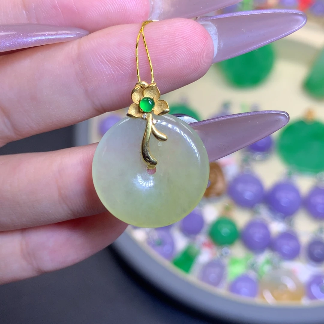 翡翠18K金镶嵌颈饰