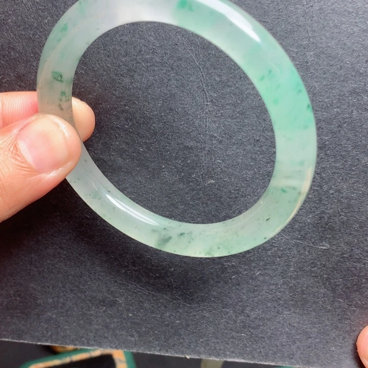 未镶嵌手镯石英质玉