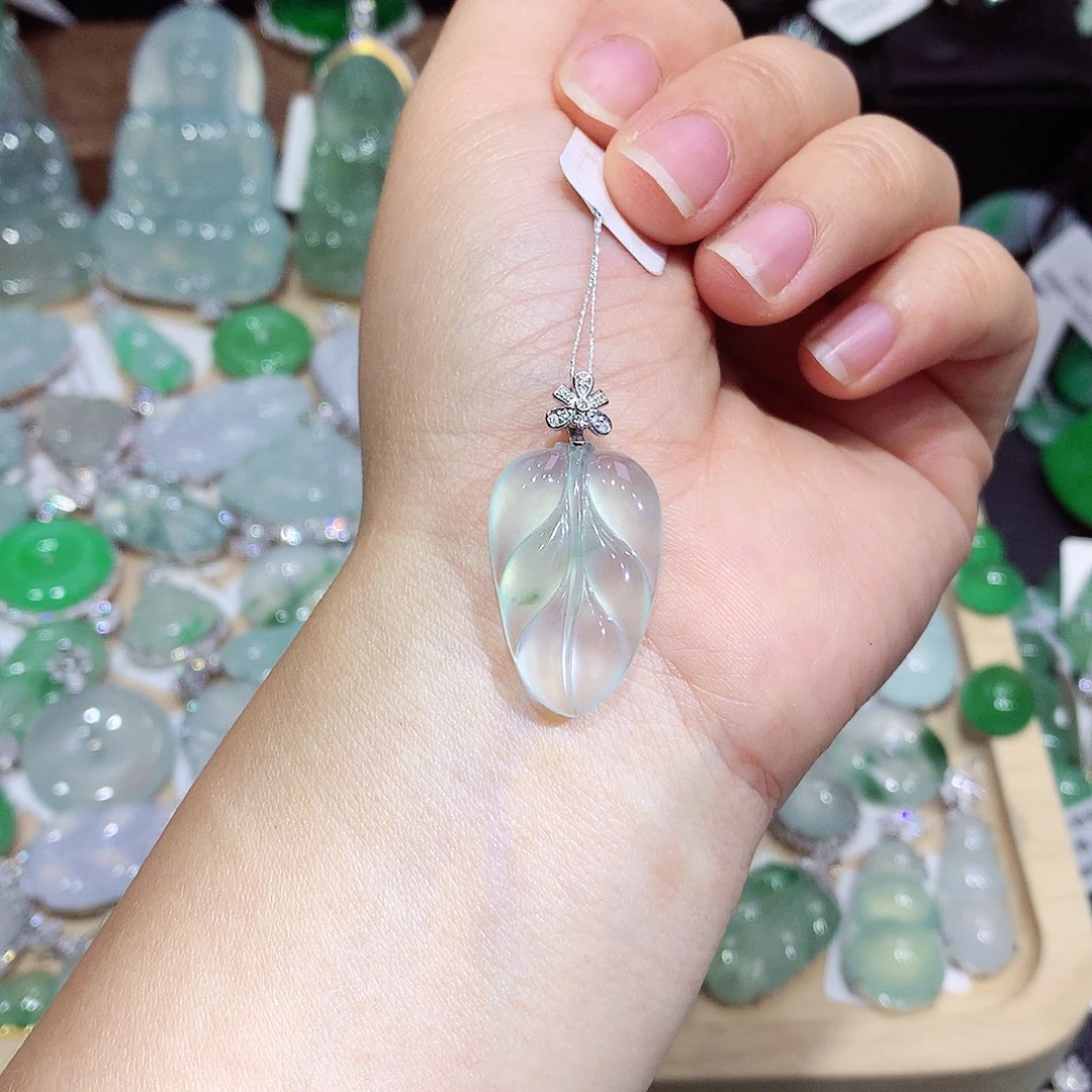 翡翠18K金镶嵌颈饰叶子