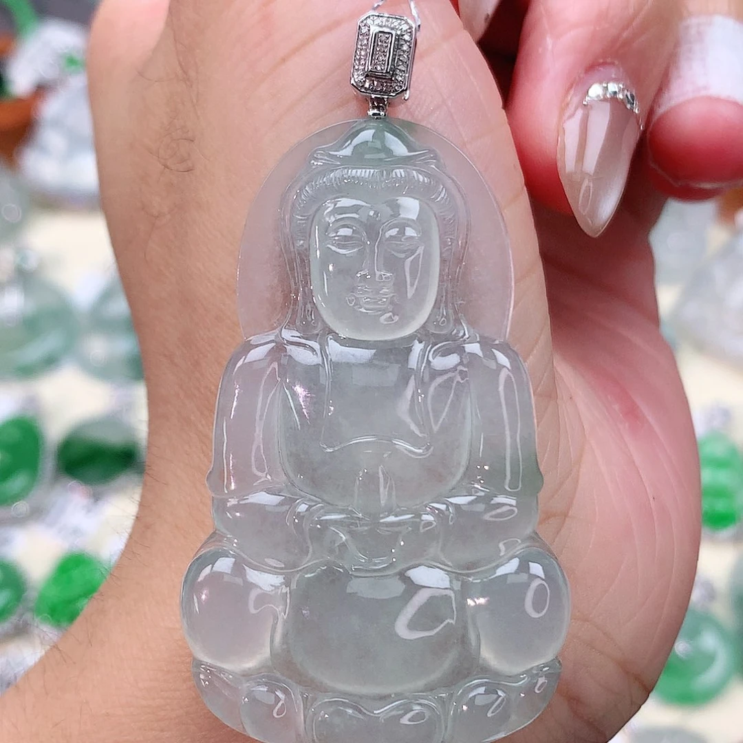 颈饰18K金镶嵌翡翠观音