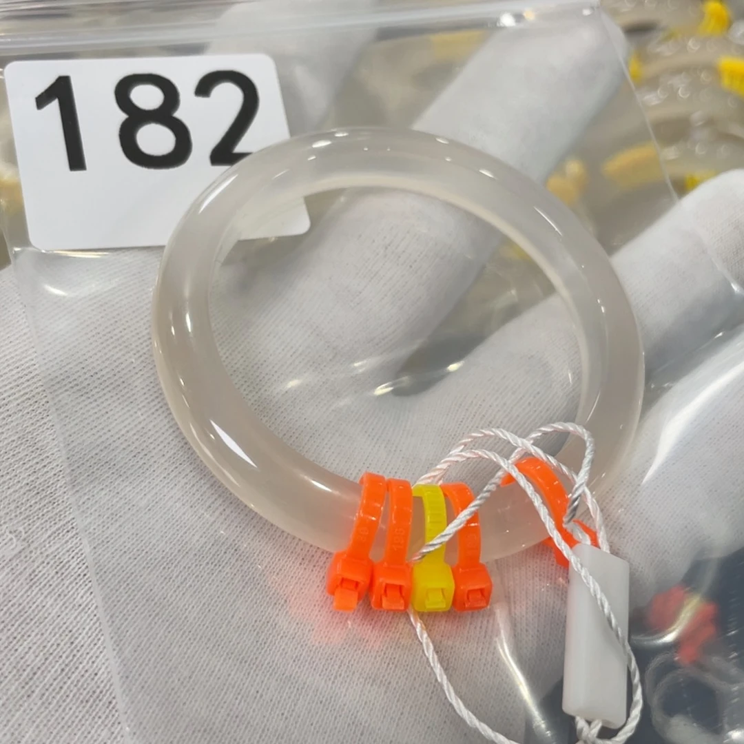 玛瑙/玉髓手镯未镶嵌182