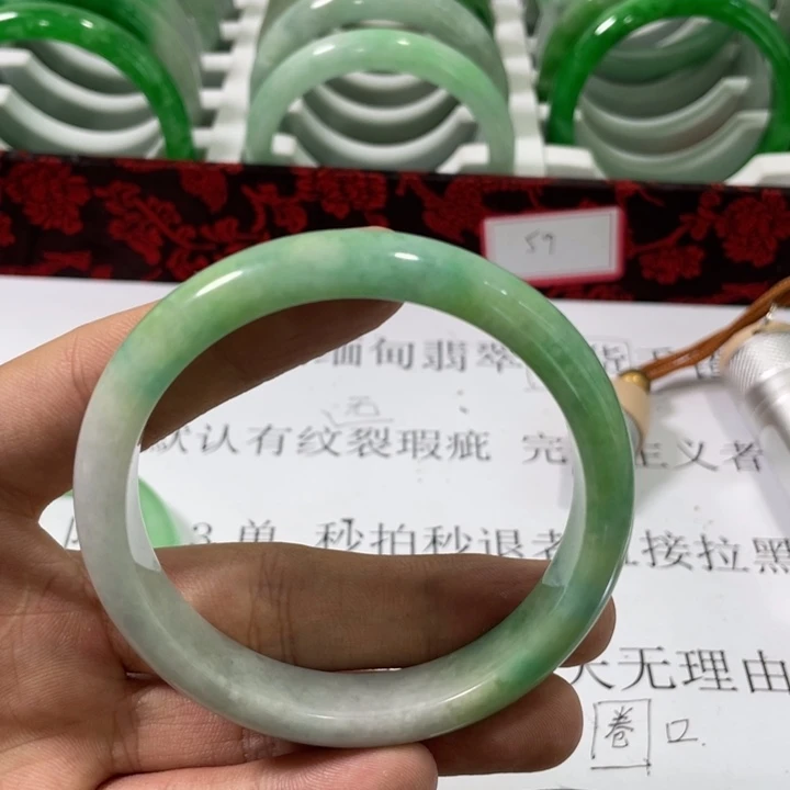 翡翠手镯未镶嵌地*翡翠手镯翡翠手镯