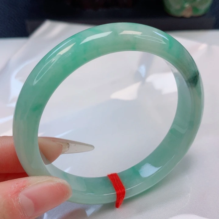 翡翠手镯未镶嵌55圈