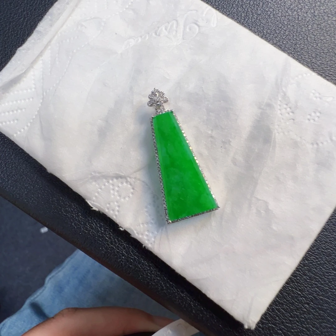 18K金镶嵌戒指翡翠