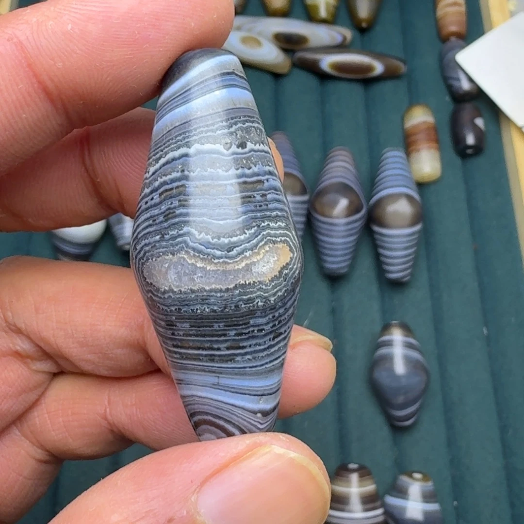 熊***重玛瑙/玉髓合金珠宝奇石