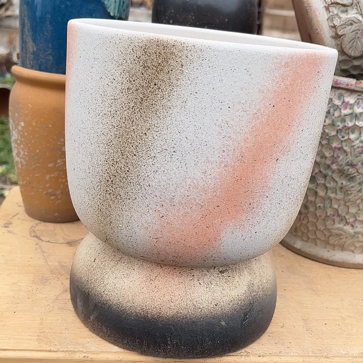 紫砂花盆口22高25。。。。。。。。。。。。