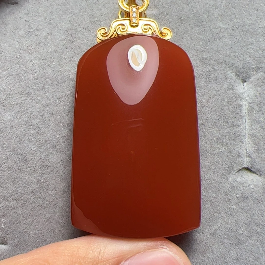 18K金镶嵌吊坠南红玛瑙
