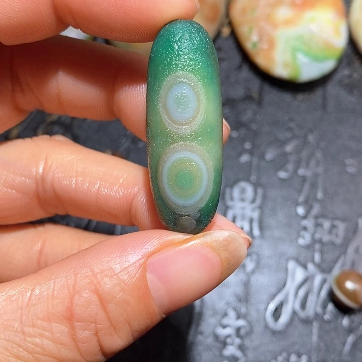 石英质玉颈饰未镶嵌云**音