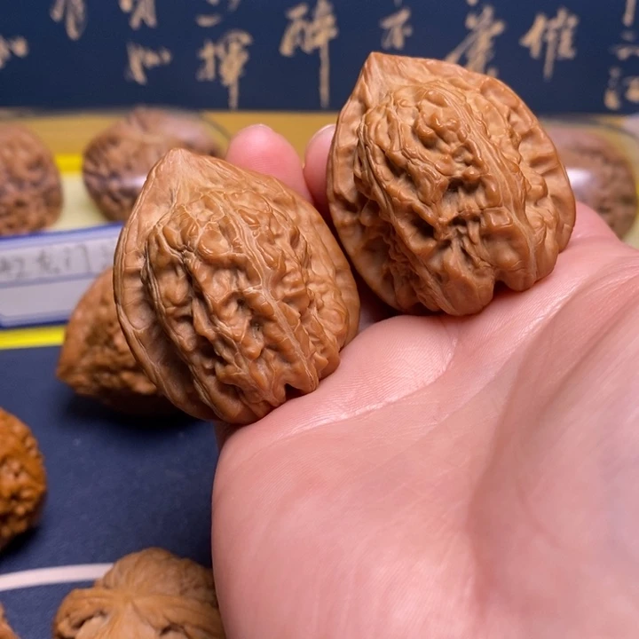 文玩核桃吊坠张*鸡心