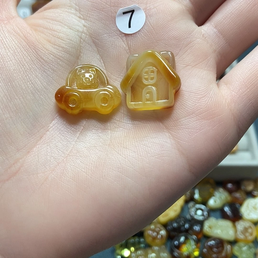 琥珀裸石未镶嵌苹***.，