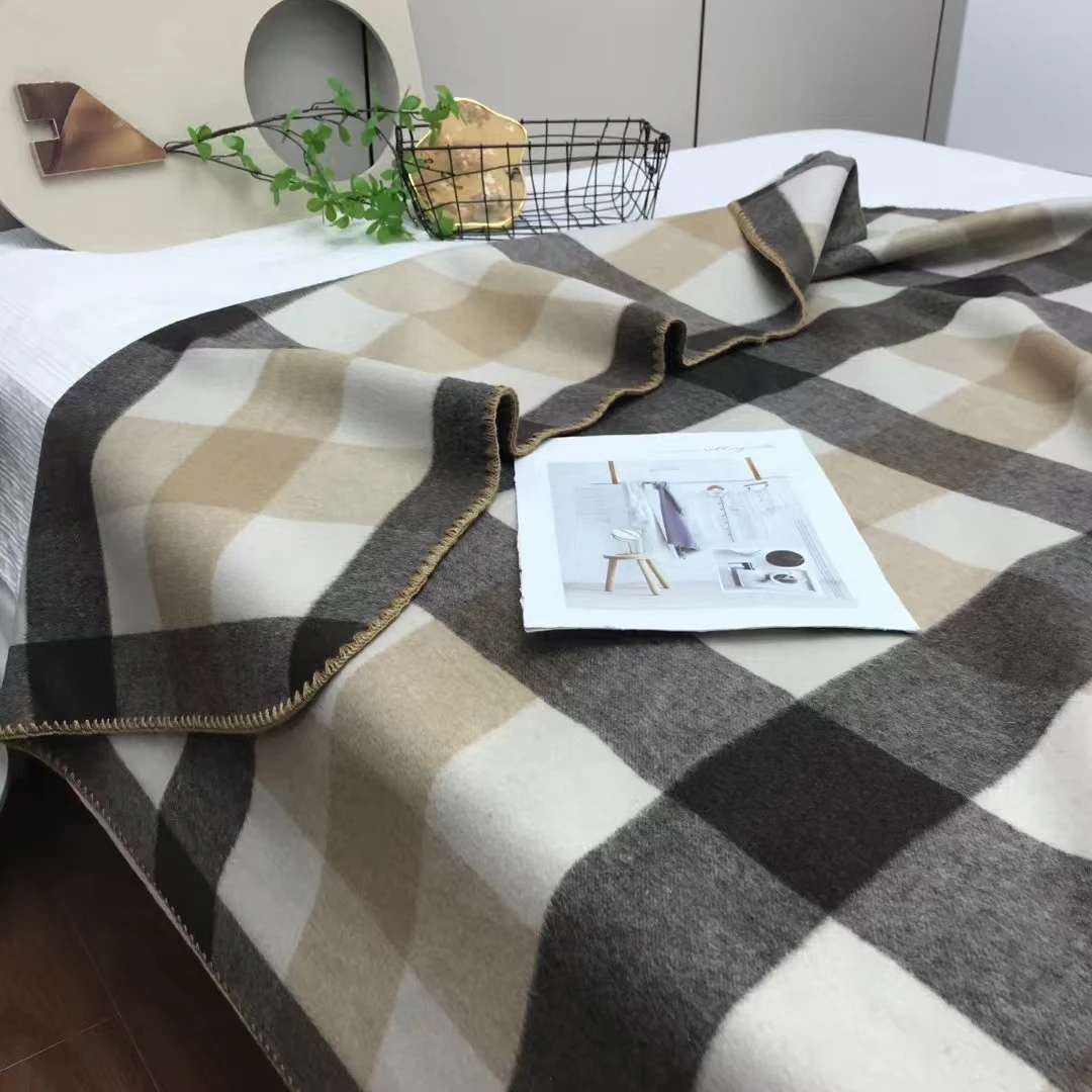 C837外贸尾货【澳毛羊毛毯】纯色1.5*2盖毯柔软简约舒适单人毯