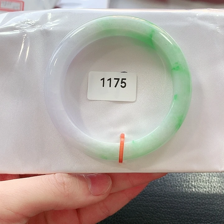 翡翠手镯未镶嵌天然翡翠手镯