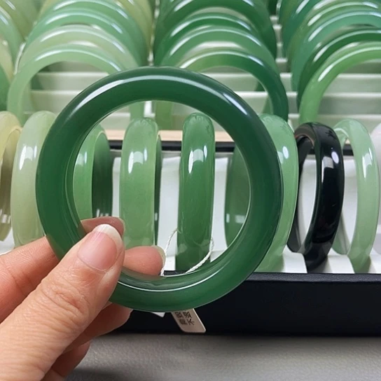 东陵石颈饰未镶嵌心****