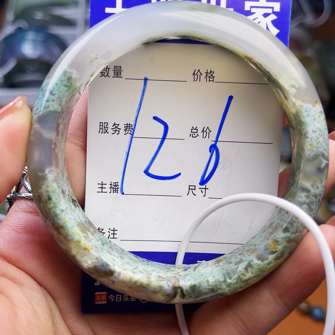 颈饰未镶嵌石英岩玉