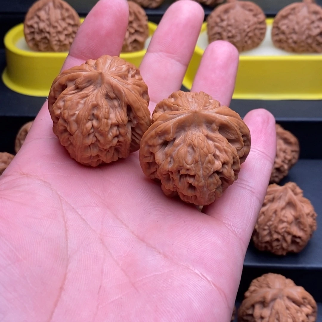 刘***哥文玩核桃吊坠42红筋鲤