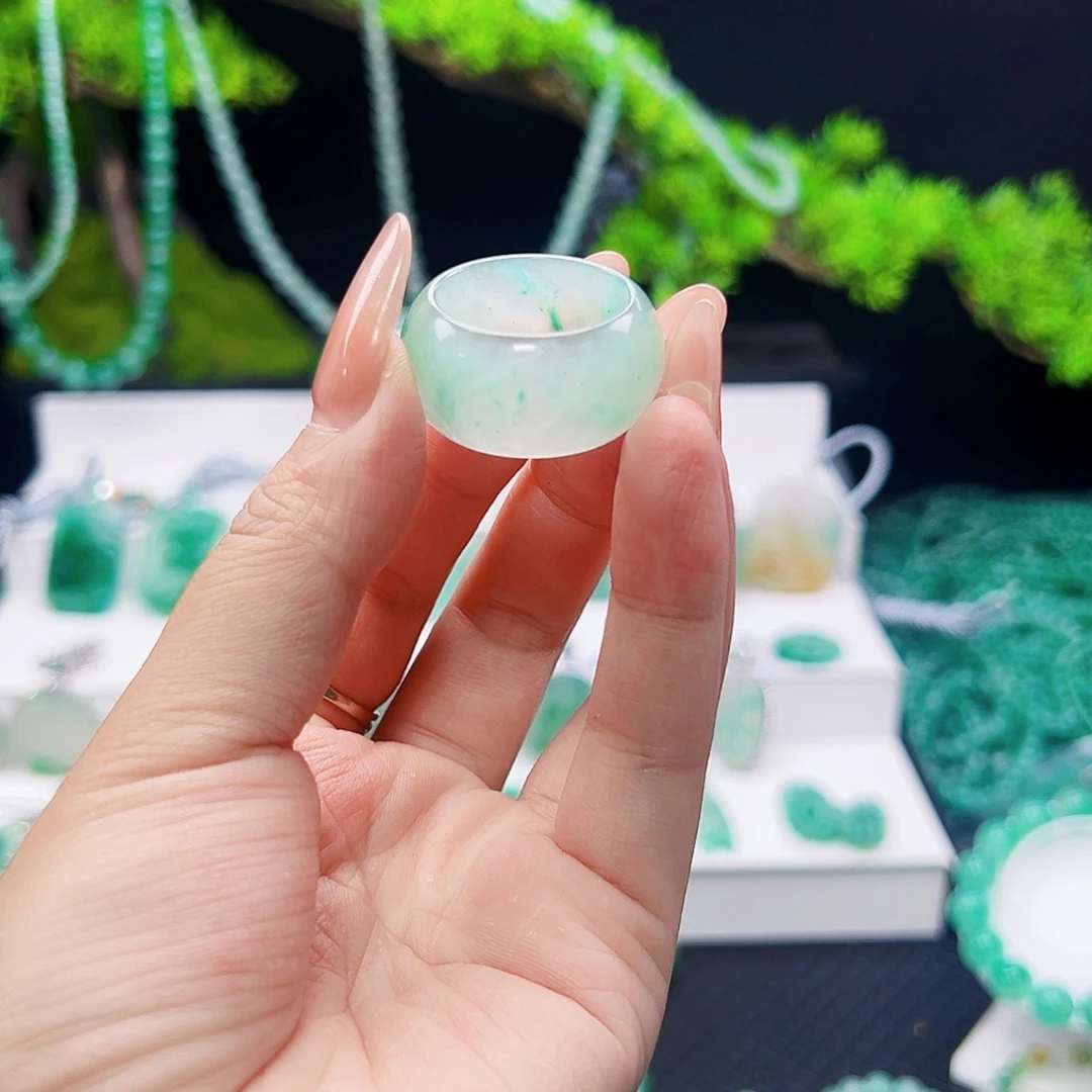 石英质玉（非洲翠）未镶嵌戒指