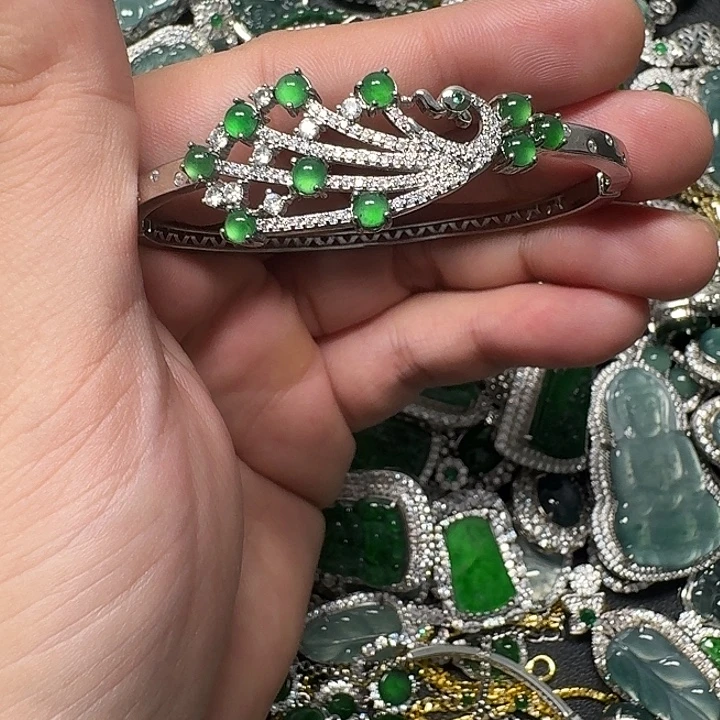 翡翠未镶嵌颈饰天然A货翡翠放漏