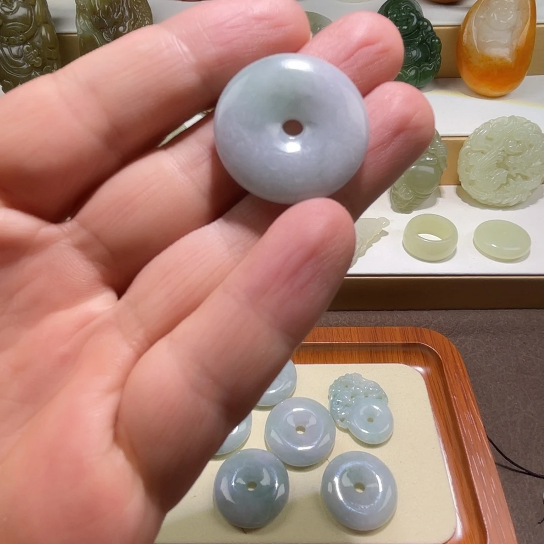翡翠未镶嵌颈饰平安扣