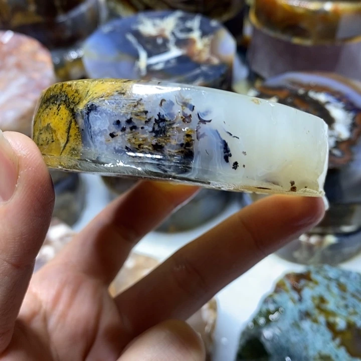 定制玛瑙董**豆手镯定制56