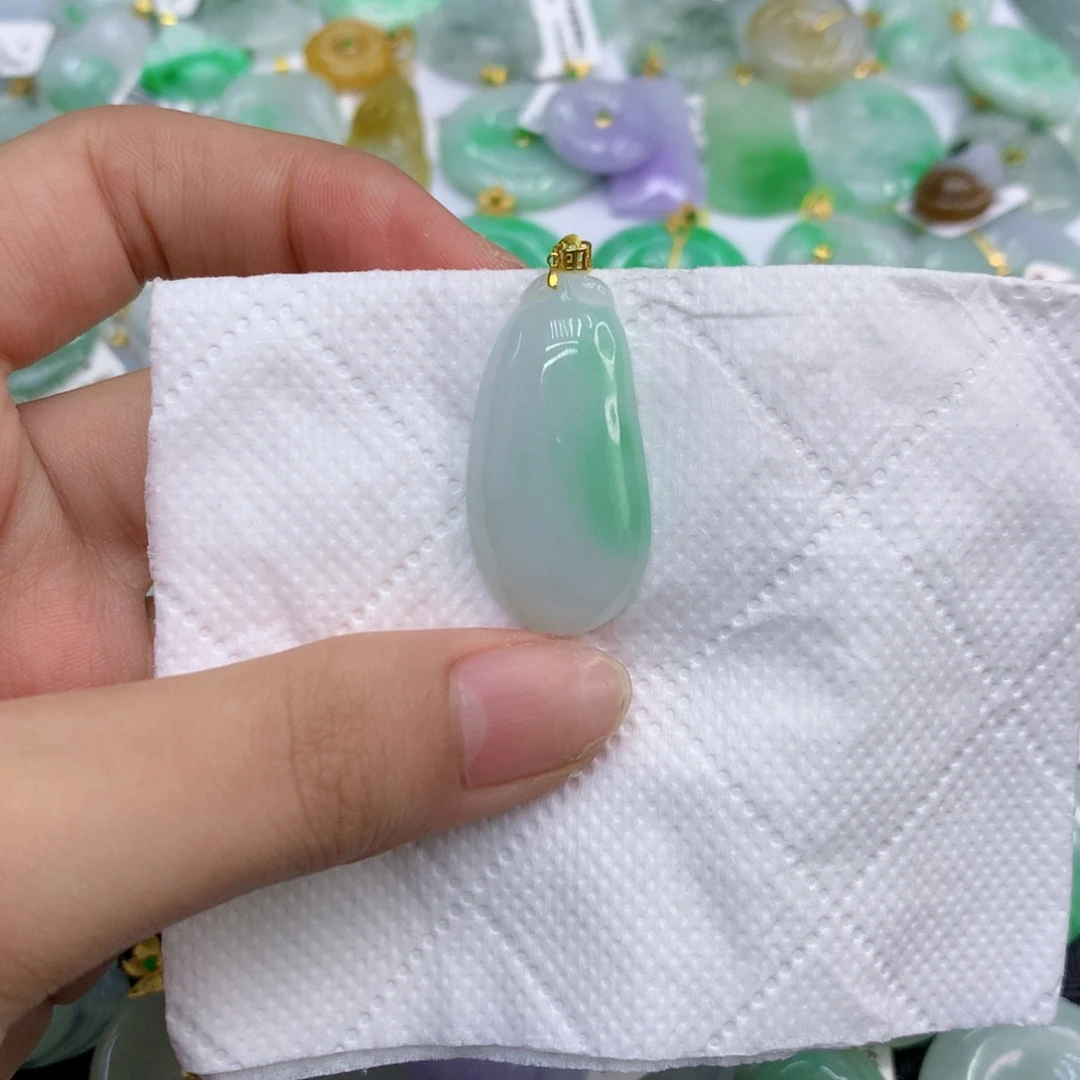 翡翠18K金镶嵌颈饰11111111111