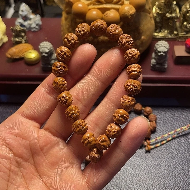 龙纹桃核雕刻经典双面罗汉