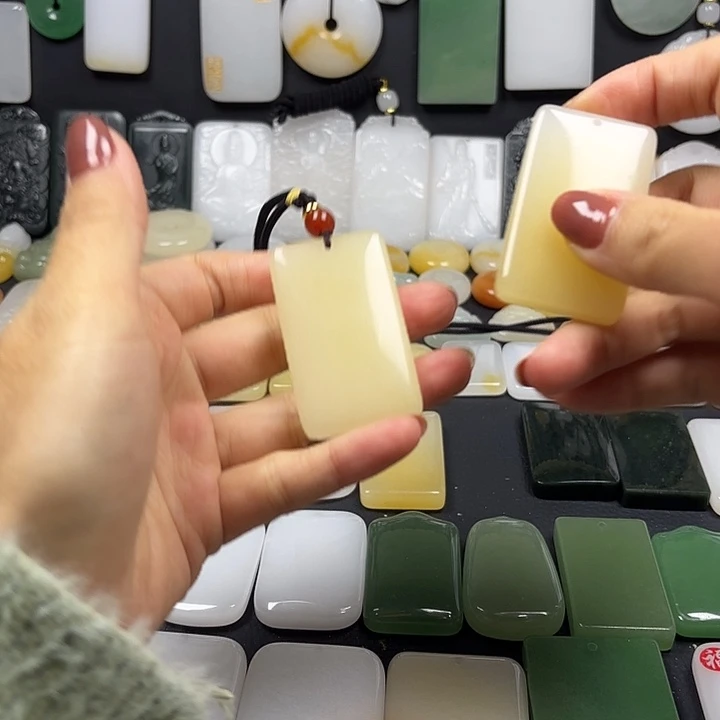 石英岩玉未镶嵌颈饰