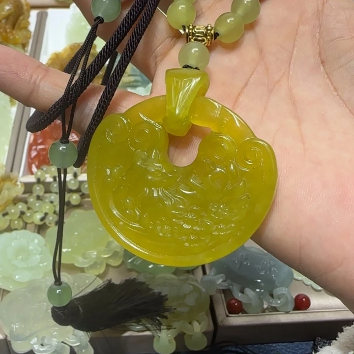 蛇纹石玉吊坠未镶嵌