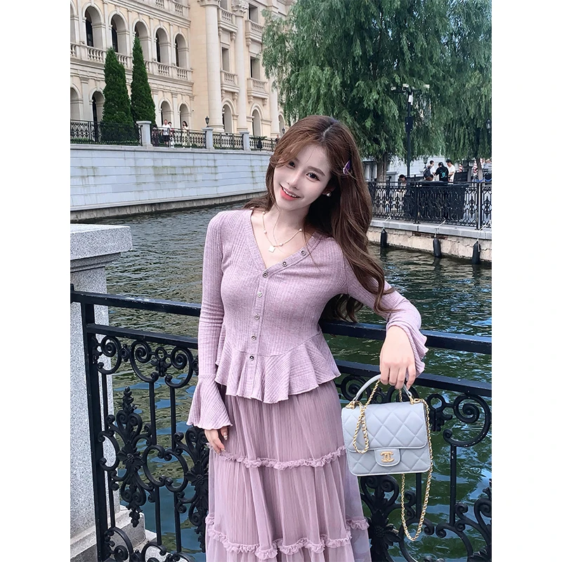 法式甜美气质v领喇叭袖针织衫早秋新款洋气百搭收腰显瘦短款上衣