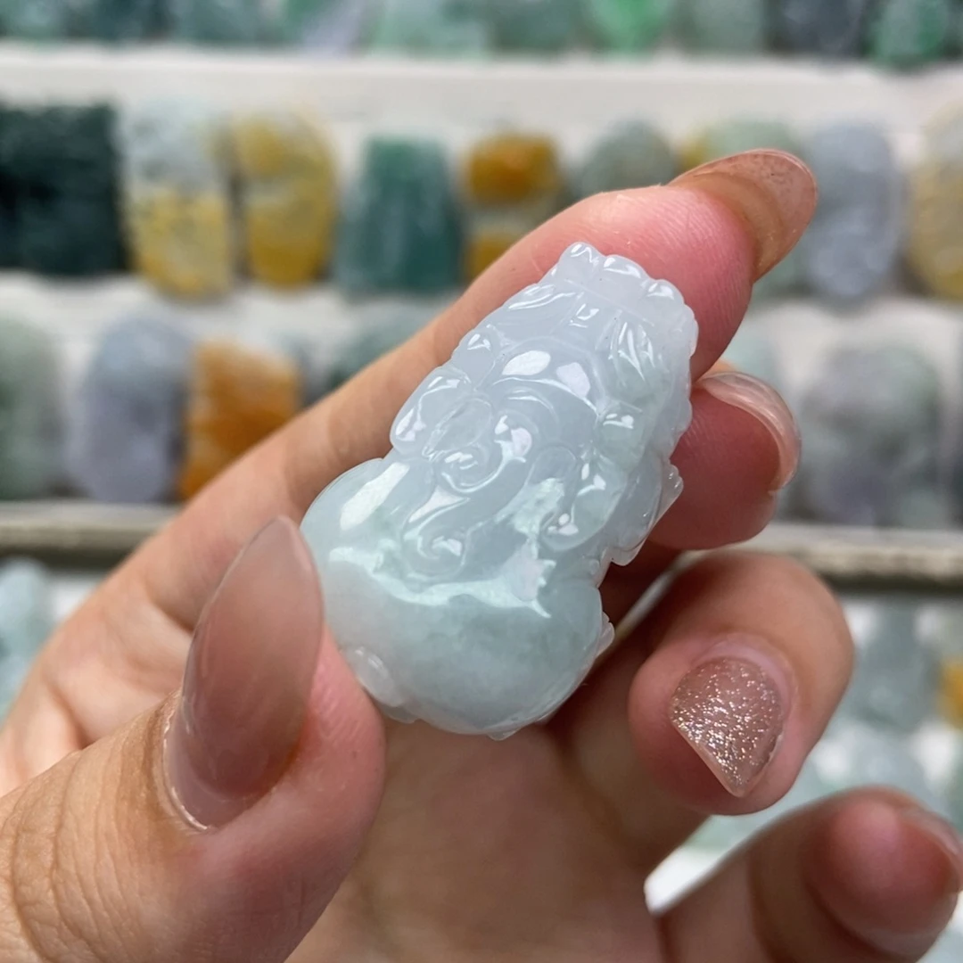翡翠未镶嵌吊坠(赠链)