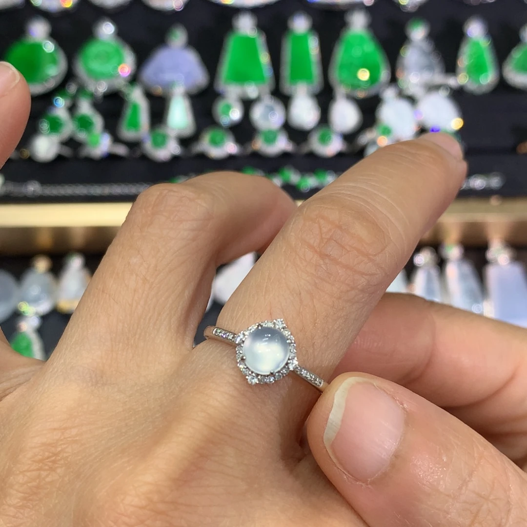 翡翠18K金镶嵌戒指