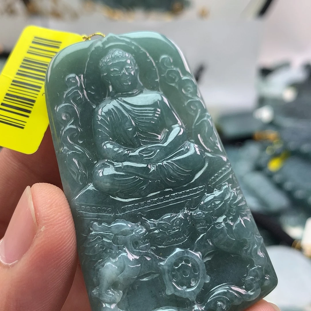 翡翠未镶嵌颈饰大日