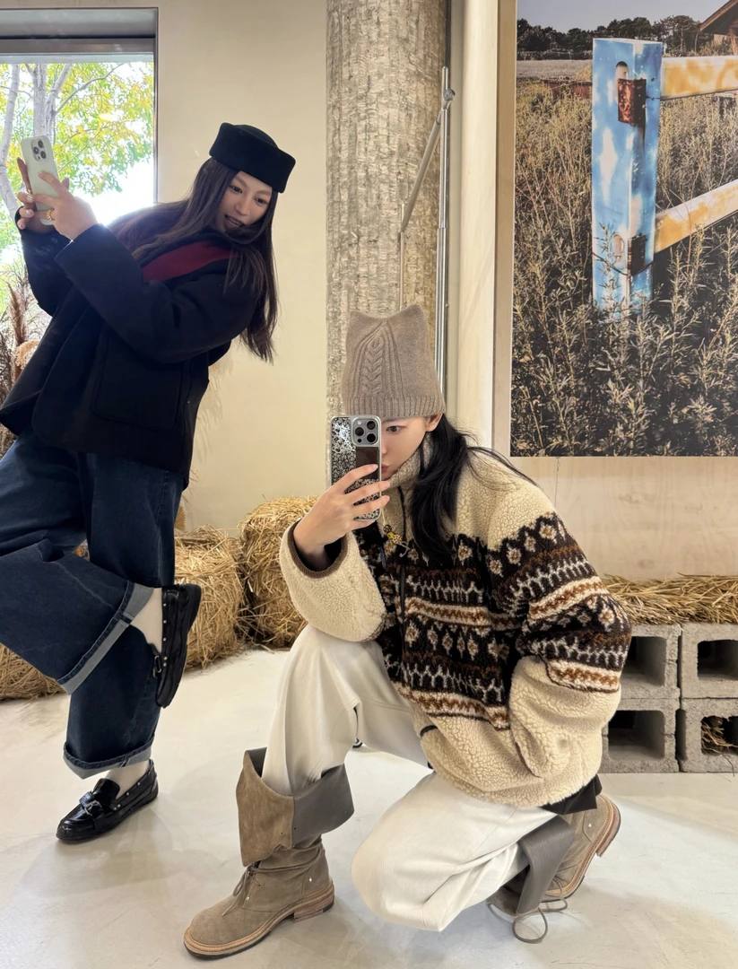 灰灰呀！85181 费尔岛超级出片～韩代复古立领仿羊羔毛皮毛一体外套