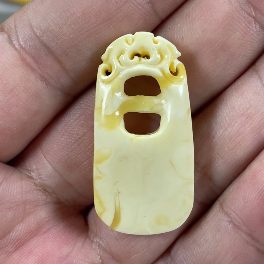 琥珀未镶嵌珠宝奇石白蜡仿古龙牌吊坠