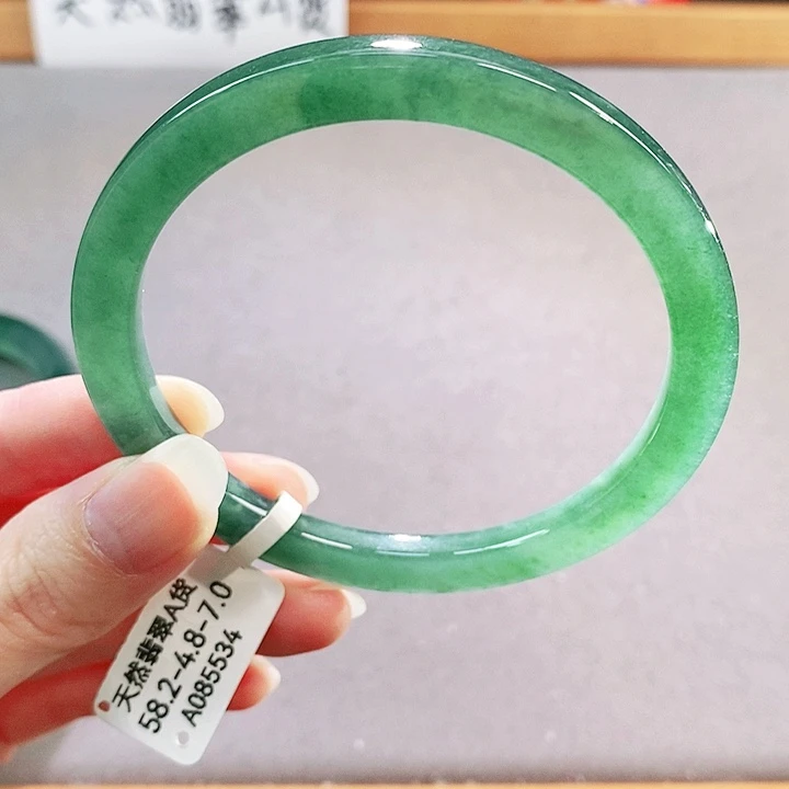 未镶嵌手镯（圆镯）翡翠