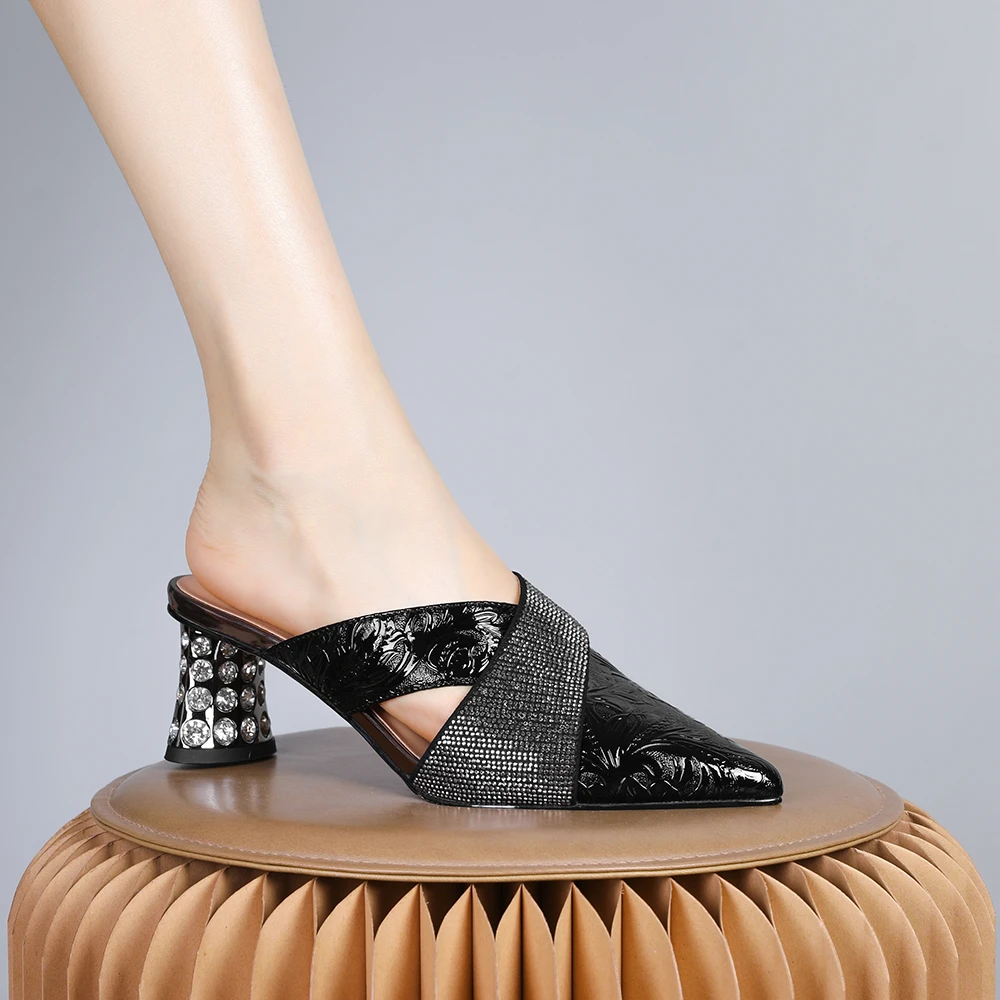 妮彩诗2024新款欧美镂空粗跟优雅包头拖鞋女舒服粗跟百搭尖头2277