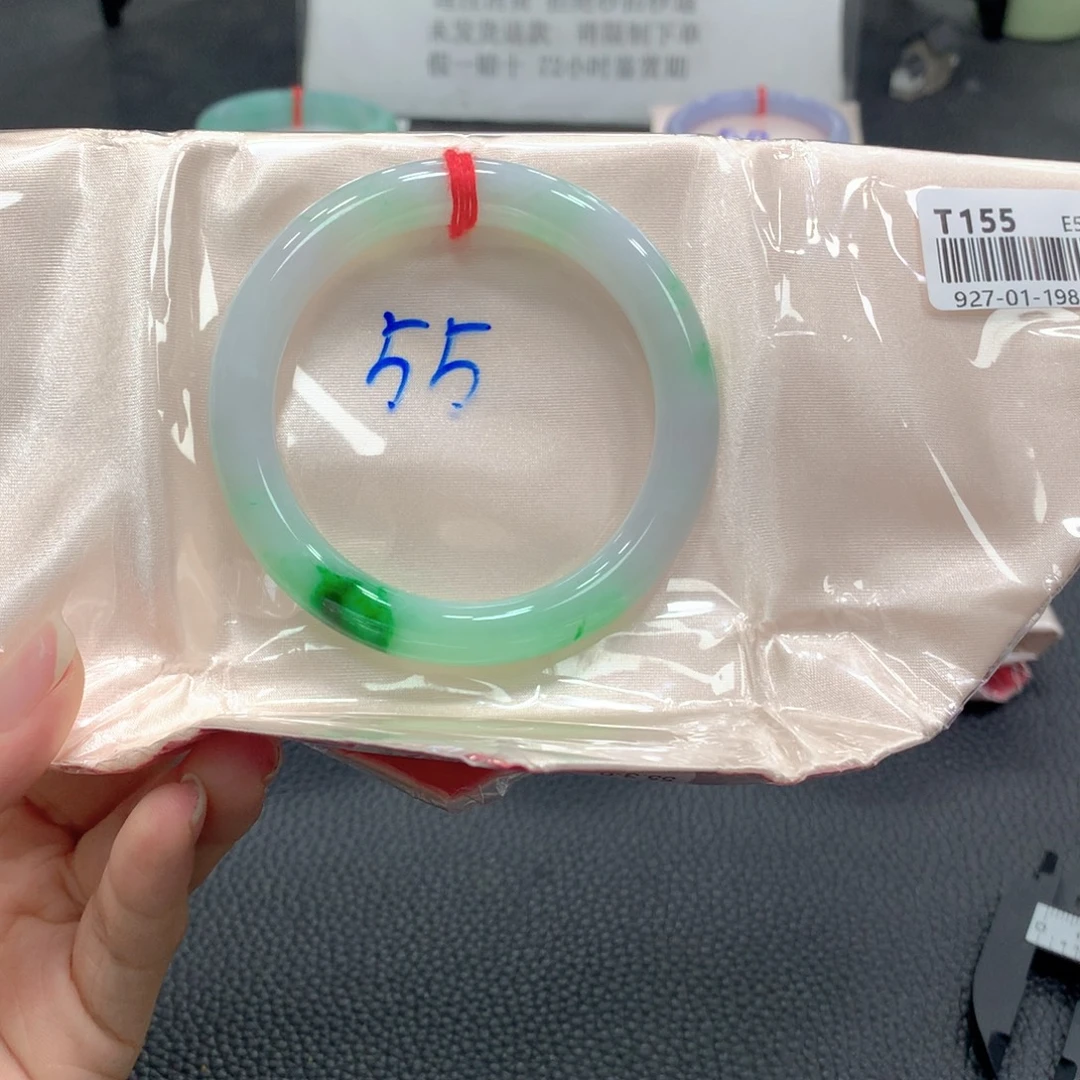 近***。翡翠未镶嵌手镯翡翠