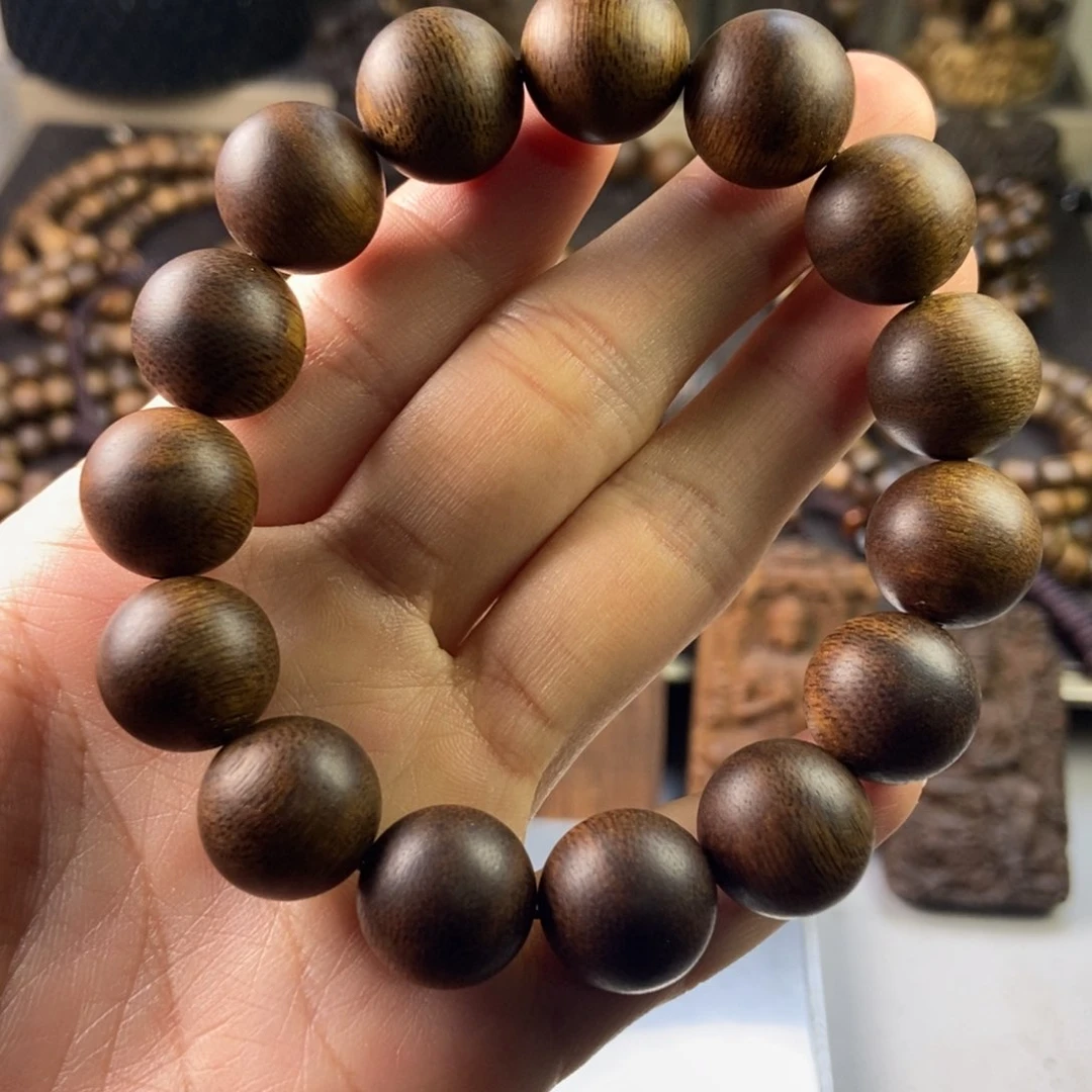沉香手串国****呼越南芽庄白