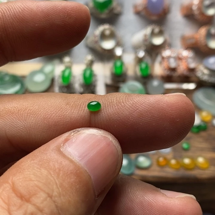 翡翠散珠冰底阳绿顶珠