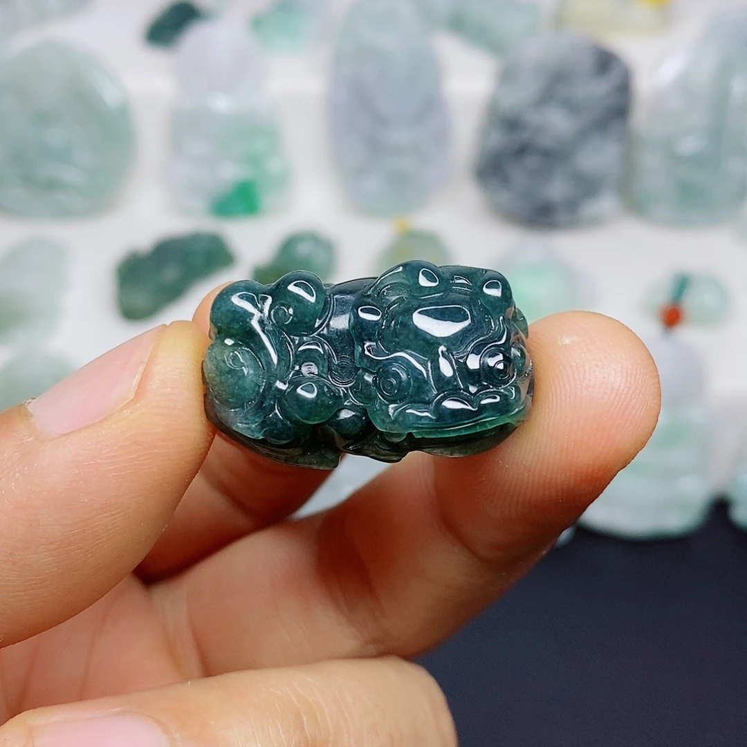 翡翠未镶嵌颈饰吊坠