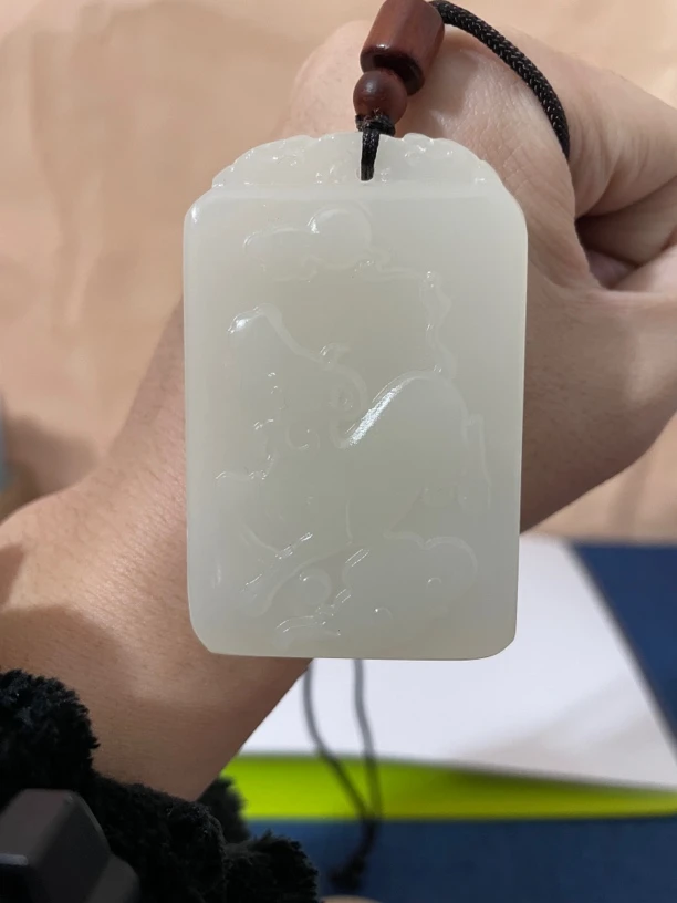 牛转乾坤长方形光面白色玉吊坠平安牌吊坠男女项链纯白色吊坠