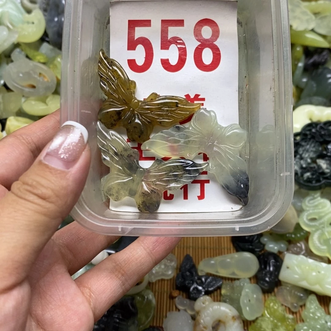 蛇纹石玉挂坠未镶嵌
