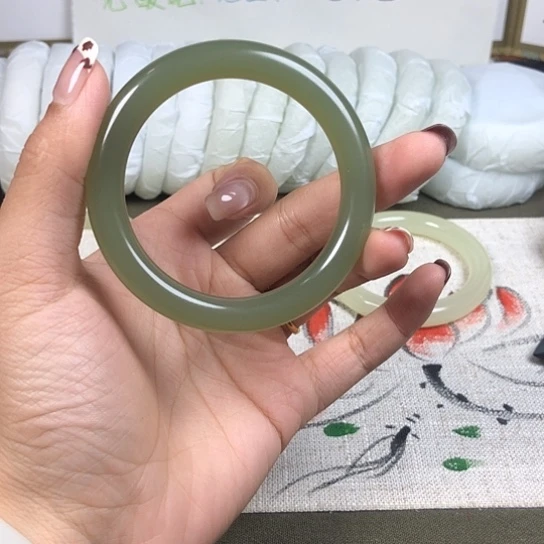 未镶嵌手镯石英质玉