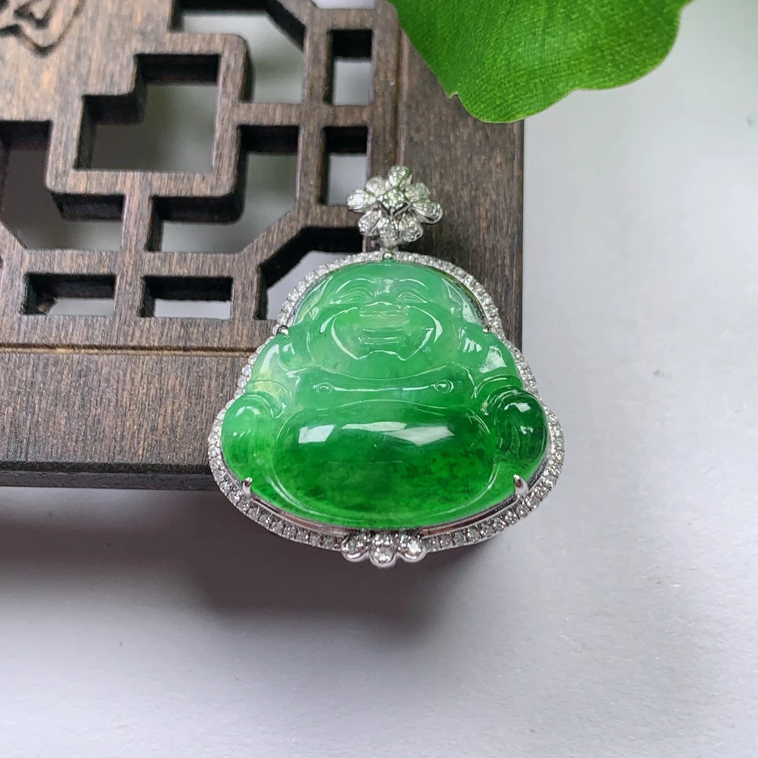 缅甸天然A货翡翠18k金镶嵌辣绿佛公。 尺寸22.3/24.7/7.5