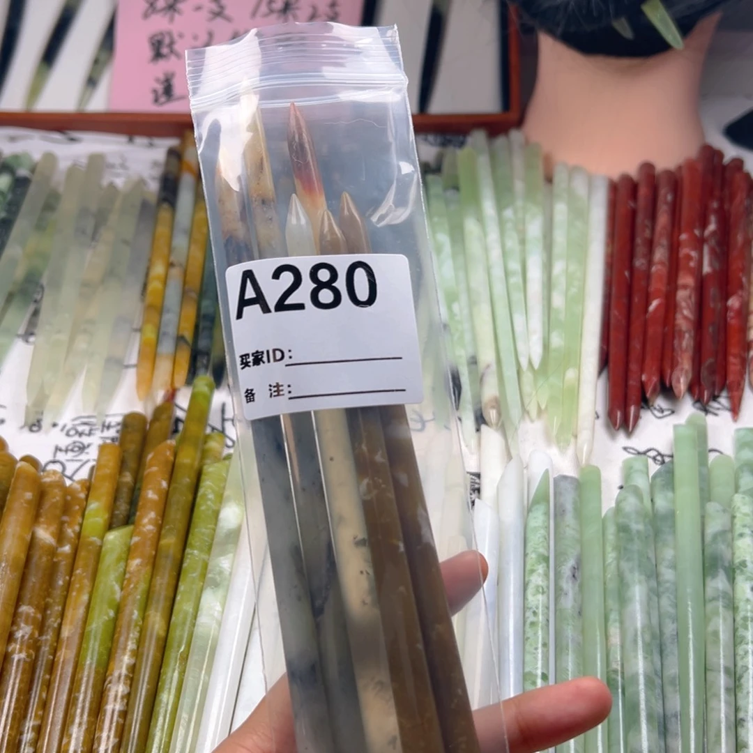 -***瘋未镶嵌蛇纹石玉颈饰