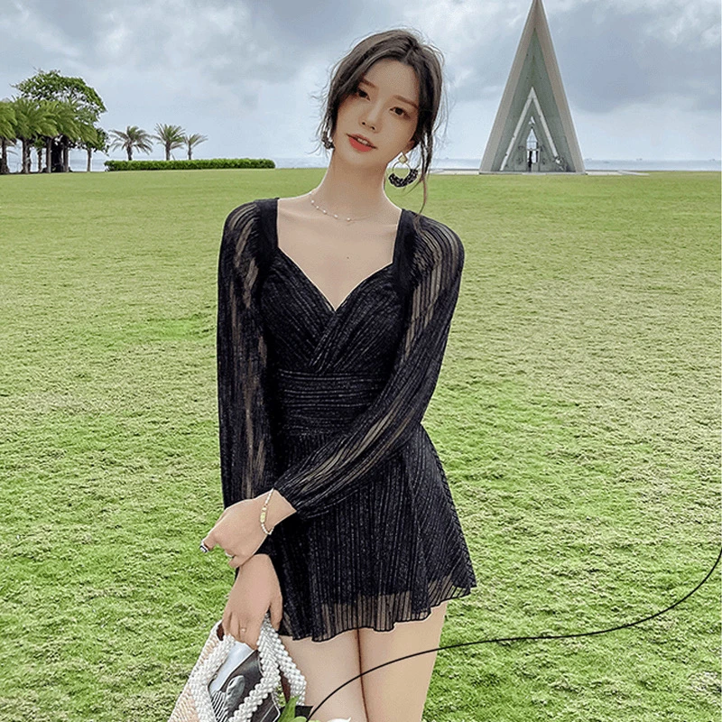 【满天星】时尚长袖泳衣女显瘦遮肉保守连体裙式海边温泉度假泳装