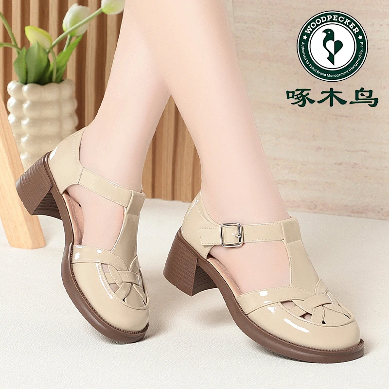 啄木鸟罗马鞋女夏季2025新款中空单鞋粗跟编织镂空女士包头凉鞋
