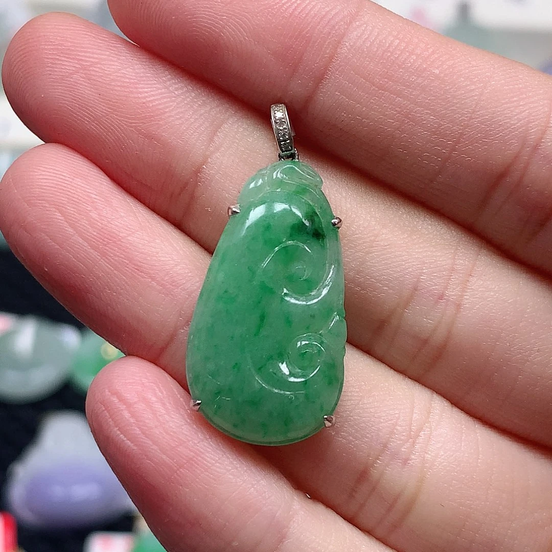 颈饰18K金镶嵌翡翠翡翠吊坠