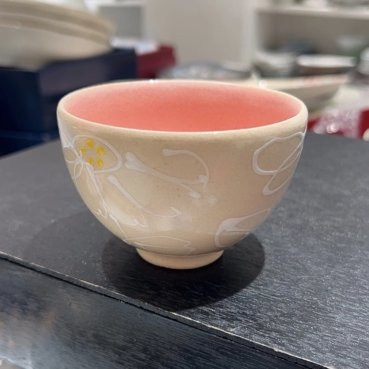 G***T瓷浮雕粉红小杯子一个超可爱
