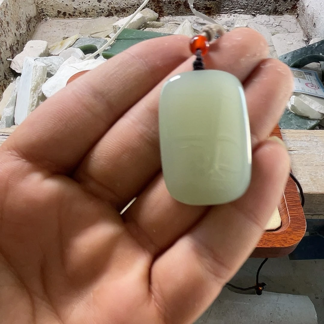 和田玉未镶嵌颈饰和田玉新疆且末钢板料无事牌