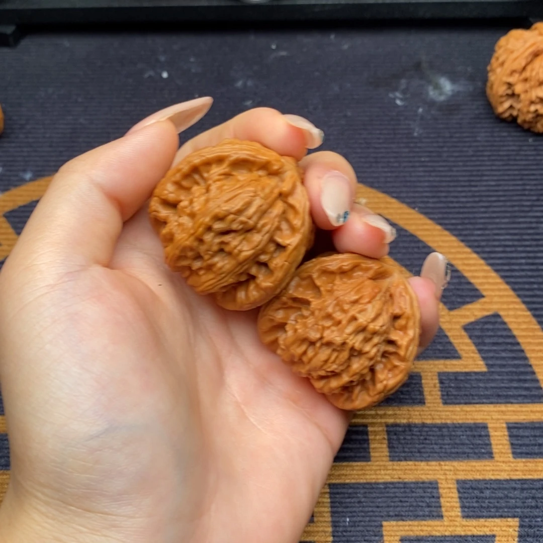 Y***F吊坠文玩核桃白狮子